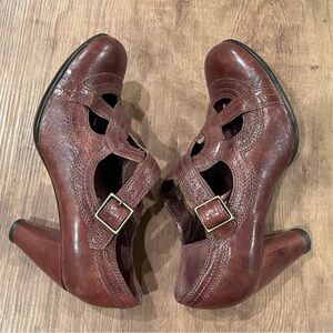 Indigo Womens Shoes 8 M Brown Leather Crisscross Straps Block High Heel Buckles